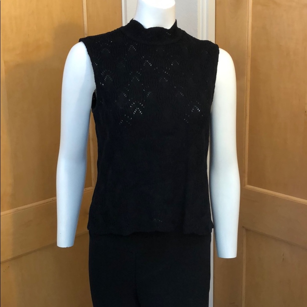 St John sleeveless knit top